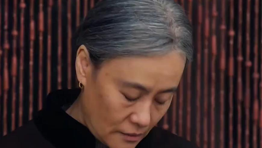 女生亲手缝制凤冠送闺蜜出嫁,澳门今晚上六开彩开奖结果查询,成语解释落实可能存在的问题_破例版V7.8